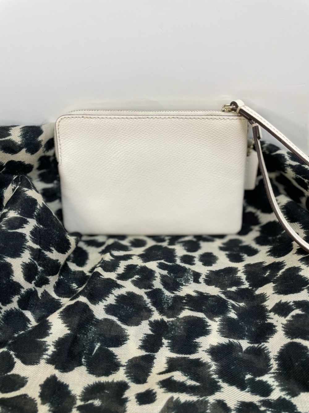 Coach Pebbled Leather Wristlet in Cream with Gold Hardware - Picture 3 of 6